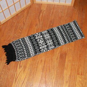 Unknown Brand Handknit Multi Print Scarf